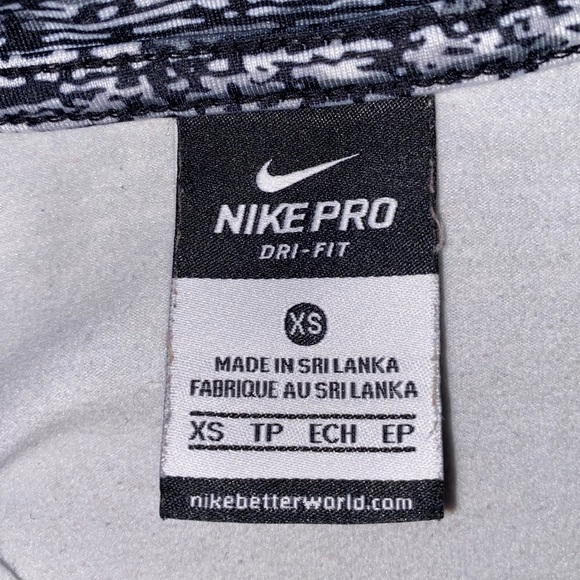 Nike DRI-FIT quarter zip - Picture 3 of 3